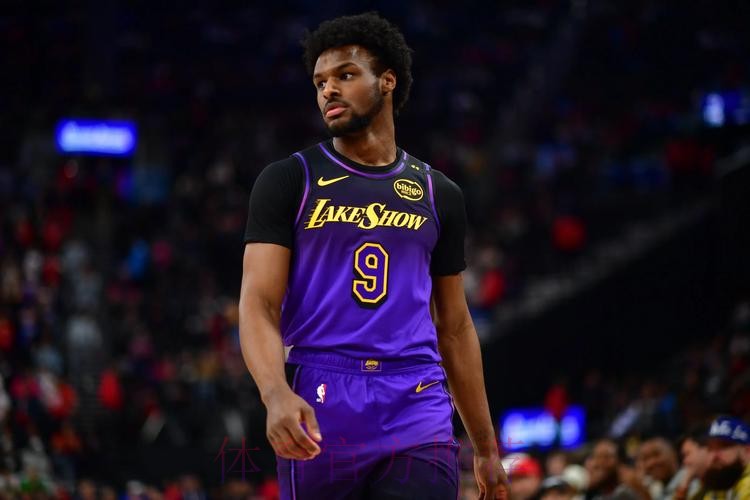 午间新闻速递：法国队内突发病情 布朗尼试训湖人